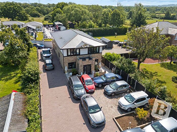 3 Bedroom Detached House For Sale In Lower Dunton Road, Dunton, Brentwood, Essex, CM13