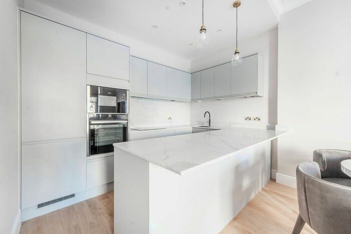 2 Bedroom Flat To Rent In Cornwall Gardens, South Kensington, London, SW7