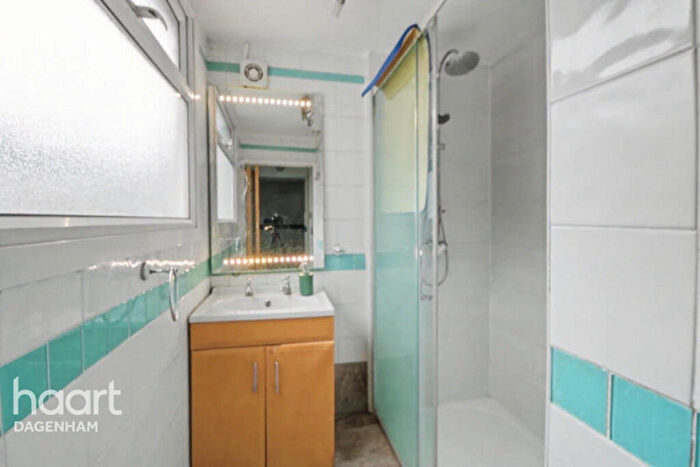 3 Bedroom Terraced House For Sale In Fitzstephen Road, Dagenham, RM8