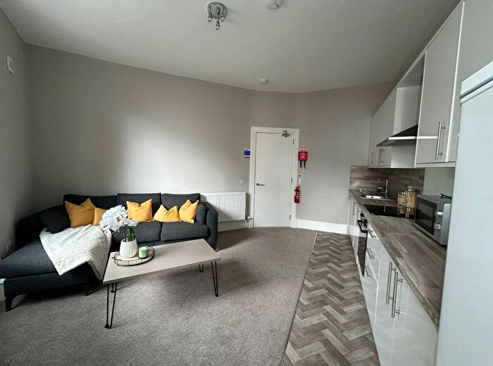 3 Bedroom Flat To Rent In Arbroath Road, Stobswell, Dundee, DD4