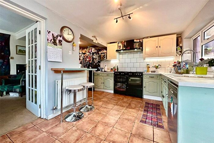 4 Bedroom Detached House For Sale In Coleford Bridge Road, Mytchett, Camberley, Surrey, GU16