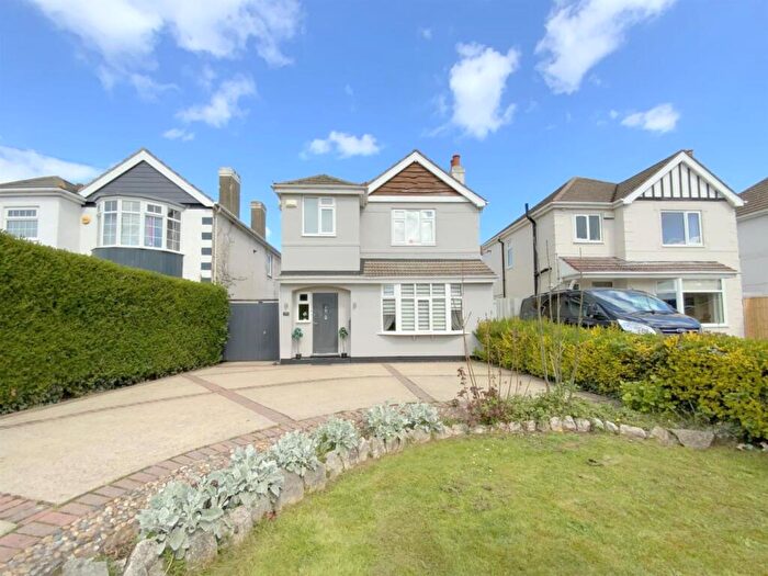 3 Bedroom Detached House For Sale In Laceby Road, Grimsby, DN34