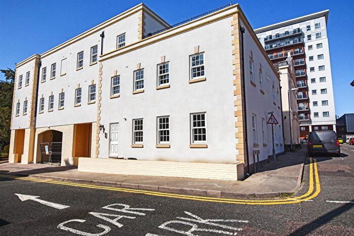 1 Bedroom Flat To Rent In Coptfold Road, Brentwood, Essex, CM14