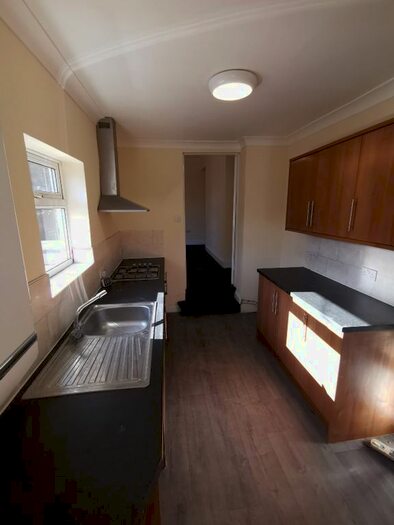 3 Bedroom Flat To Rent In Woodlands Terrace, Gateshead, NE10