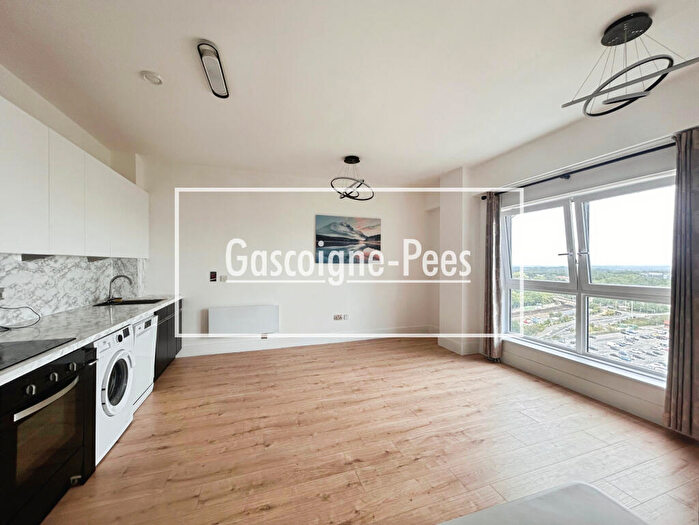 1 Bedroom Apartment To Rent In Skyline Plaza, Basingstoke, RG21