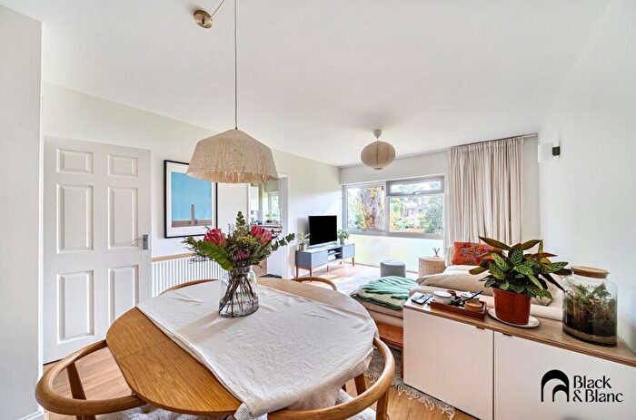 2 Bedroom Apartment For Sale In Silverwood Close, Beckenham, BR3