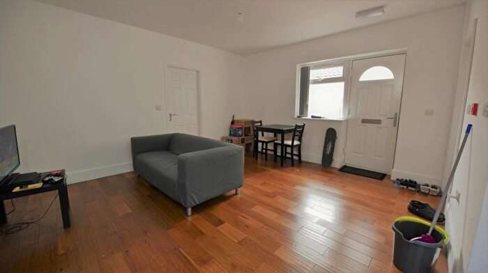 2 Bedroom Flat To Rent In A Kelso Street, LS2