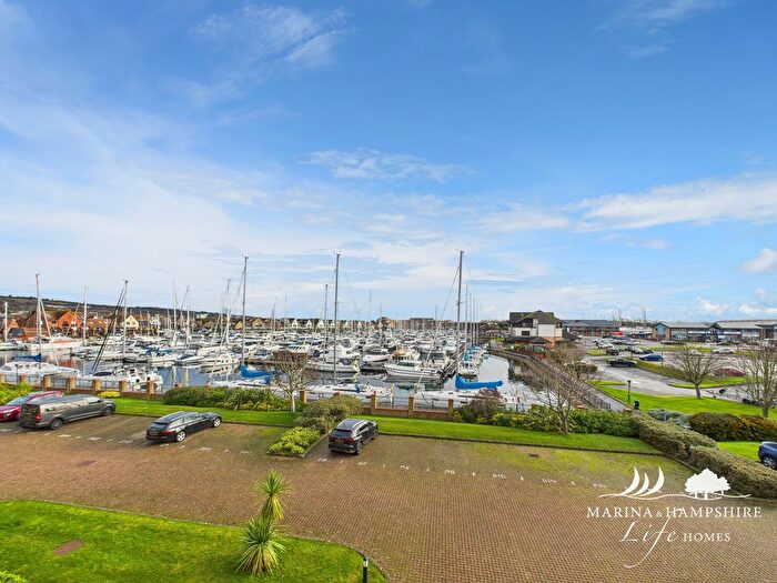 2 Bedroom Flat For Sale In Lock Approach, Port Solent, PO6