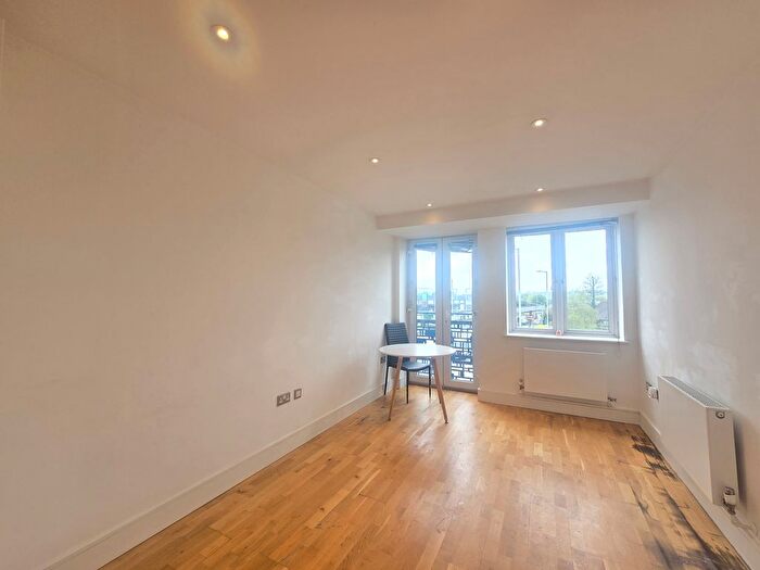 1 Bedroom Property To Rent In Burlington House, Waltham Cross, EN8