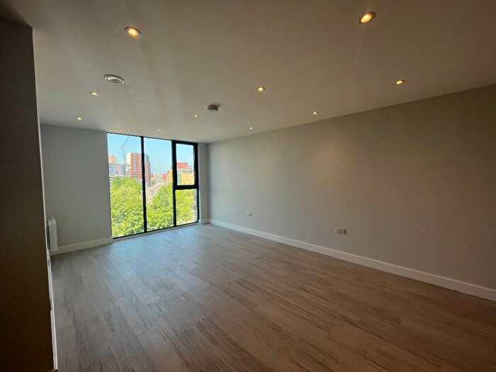 3 Bedroom Flat To Rent In Regent Plaza, Oldfield Road, Manchester, Greater Manchester, M5