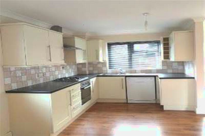 3 Bedroom Chalet House To Rent In Crown Close, Great Ryburgh., NR21
