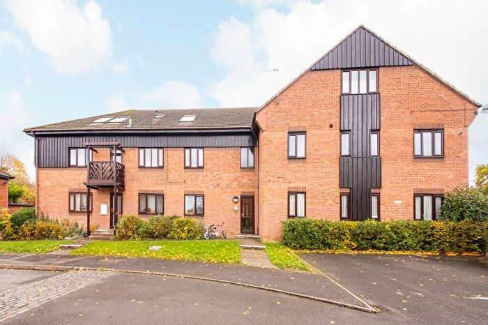 2 Bedroom Flat For Sale In Roebuck Court, Didcot, OX11