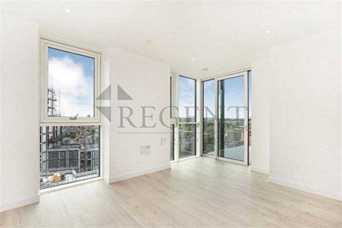 2 Bedroom Apartment To Rent In Hartingtons Court, Coster Avenue, N4