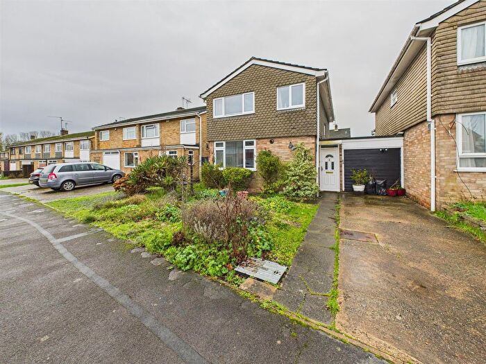 4 Bedroom Detached House For Sale In Circuit Lane, Reading, RG30