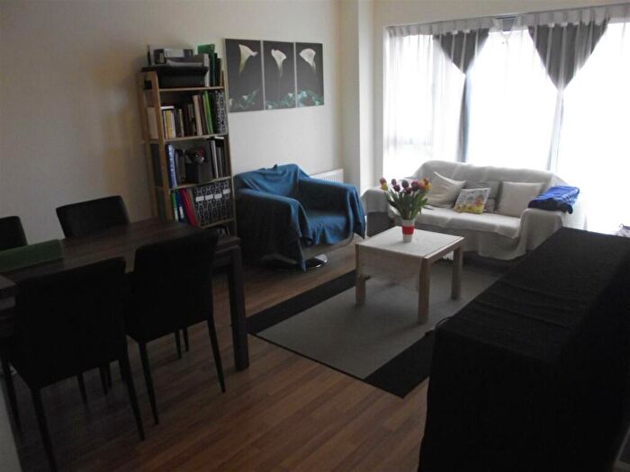 1 Bedroom Flat To Rent In Saunders Apartments, Bow, E3