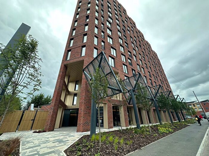 1 Bedroom Flat To Rent In Springwell Gardens, Whitehall Road, Leeds, LS12