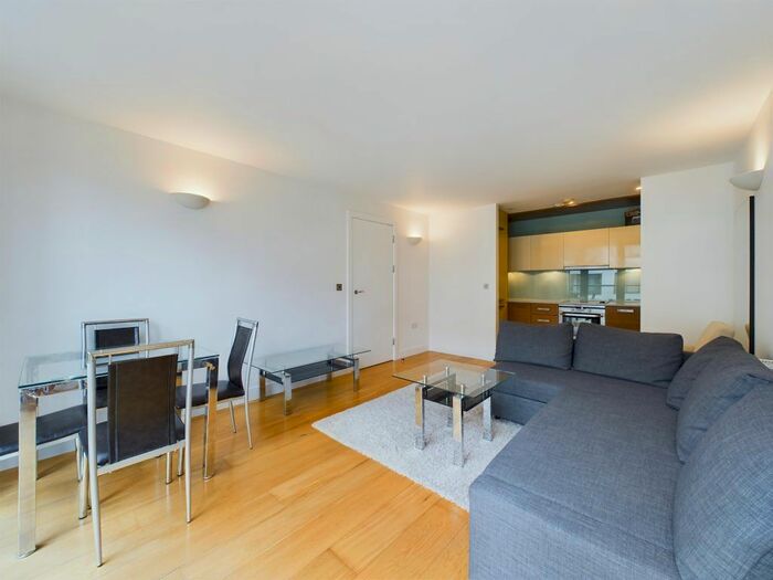 2 Bedroom Flat To Rent In Gifford Street, London, N1