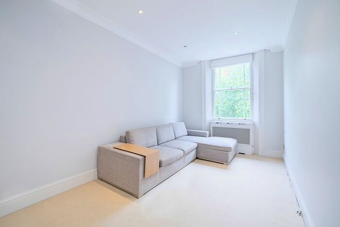 2 Bedroom Flat To Rent In St. Georges Square, London, SW1V