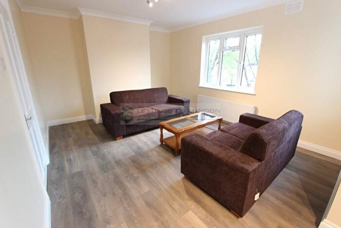 2 Bedroom Apartment To Rent In Wood Green, London, N22