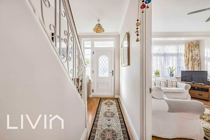 3 Bedroom End Of Terrace House For Sale In Mitcham Road, Croydon, Surrey, CR0