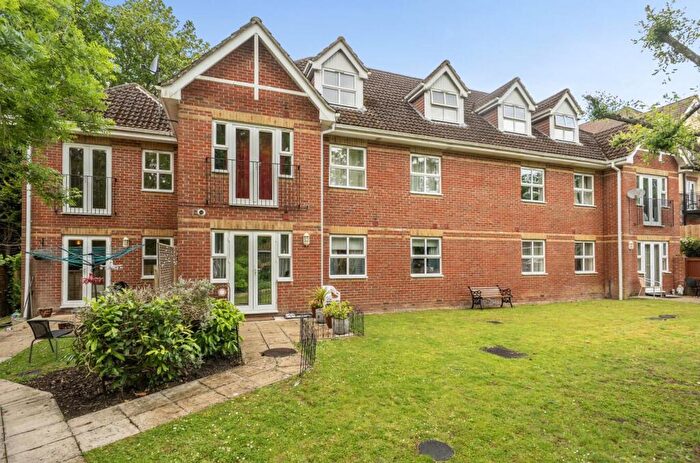 2 Bedroom Flat For Sale In Hursley Road, Chandler's Ford, SO53