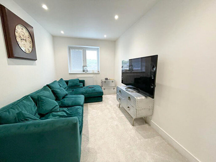 2 Bedroom Apartment To Rent In Main Road, Hockley, SS5
