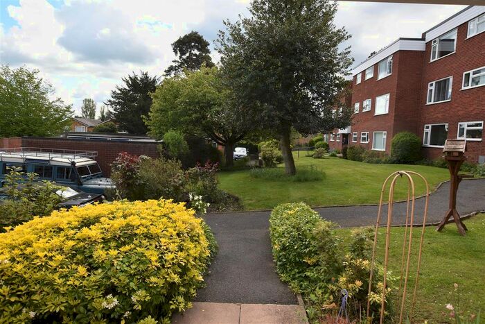 2 Bedroom Flat To Rent In Somerleyton Court, Kidderminster, DY10