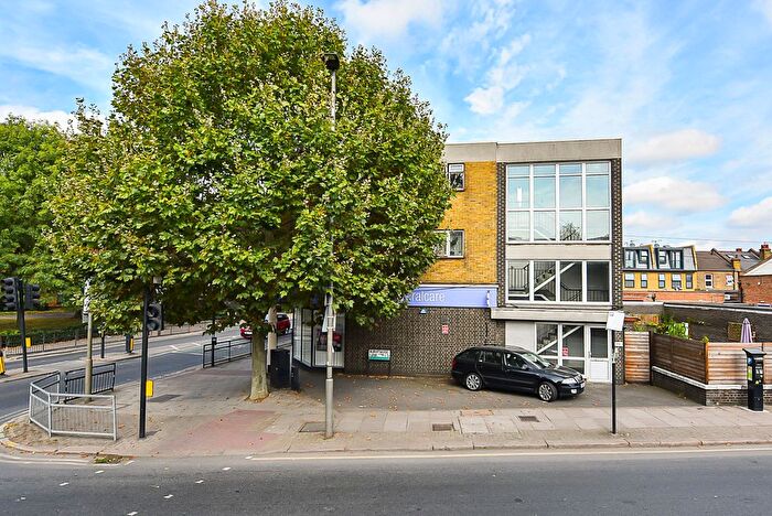 2 Bedroom Flat To Rent In Burntwood Lane, London, SW17