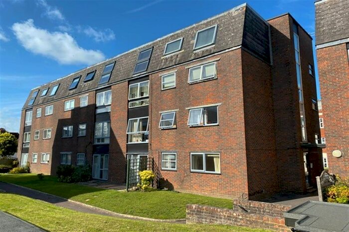 2 Bedroom Flat To Rent In Swan Street, Petersfield, Hampshire, GU32