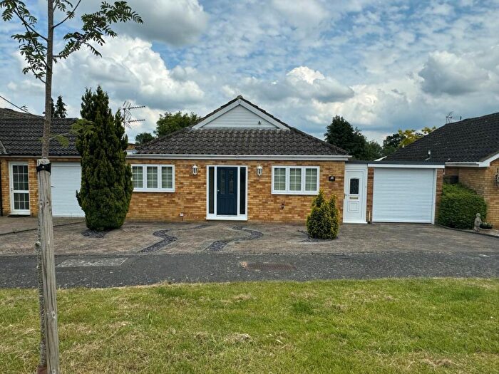2 Bedroom Detached Bungalow To Rent In Warners Avenue, Hoddesdon, EN11