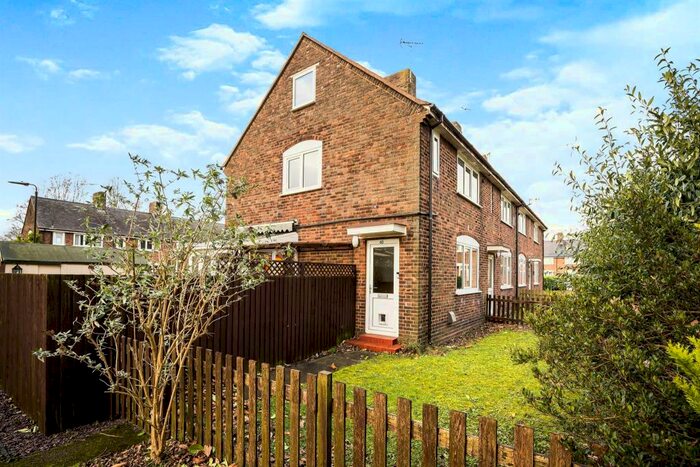 2 Bedroom End Of Terrace House For Sale In Green Lane Estate, Sealand, Deeside, CH5