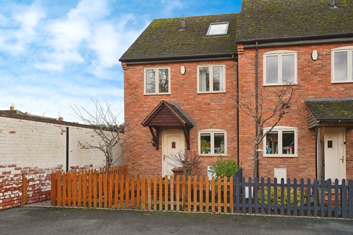 3 Bedroom End Of Terrace House For Sale In Evesham Road, Harvington, Worcestershire, WR11