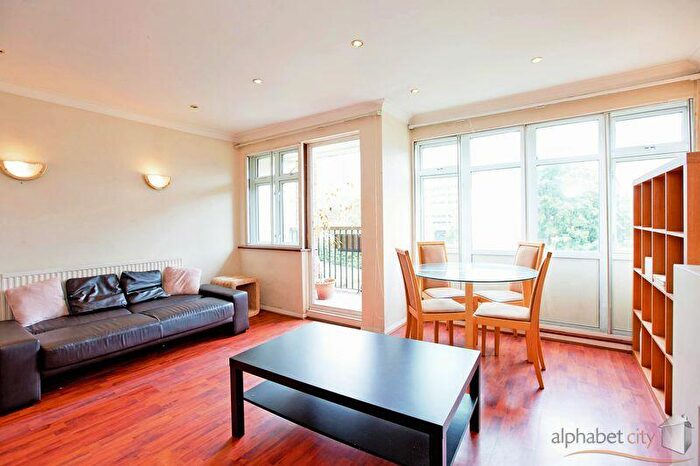 3 Bedroom Maisonette To Rent In Pennyfields, Limehouse, E14