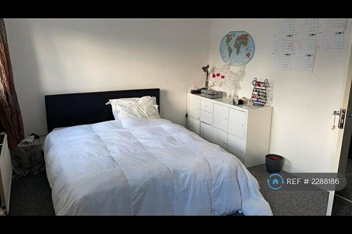 5 Bedroom End Of Terrace House To Rent In Daniel Bolt Close, London, E14
