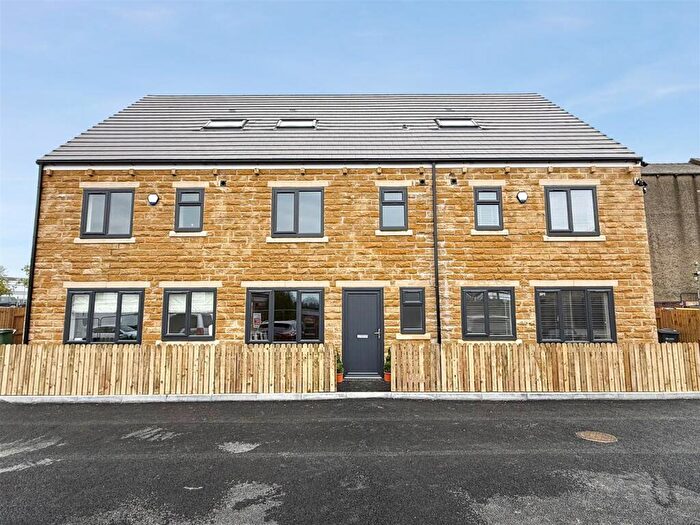 4 Bedroom Town House For Sale In Vernon Place, Stanningley, Pudsey, Leeds, West Yorkshire., LS28