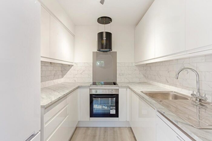 2 Bedroom Apartment To Rent In Drummond House Balmoral Gardens, SL4