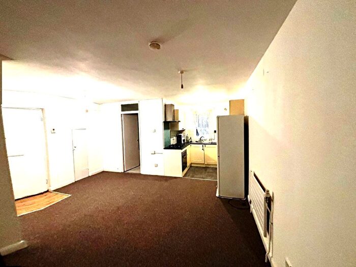 2 Bedroom Flat To Rent In Stonebridge Road, London, N15