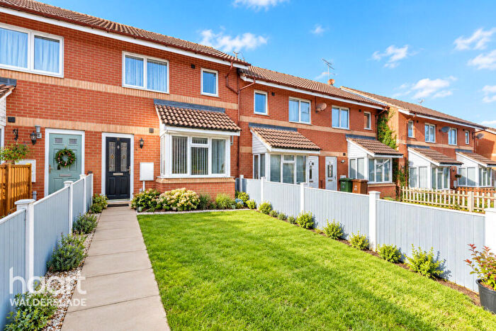 2 Bedroom Terraced House For Sale In Churchill Avenue, Chatham, ME5