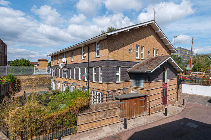 2 Bedroom Flat For Sale In Leabank Square, London, E9