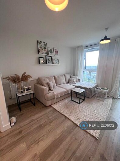 2 Bedroom Flat To Rent In Lambourne House, London, SE20