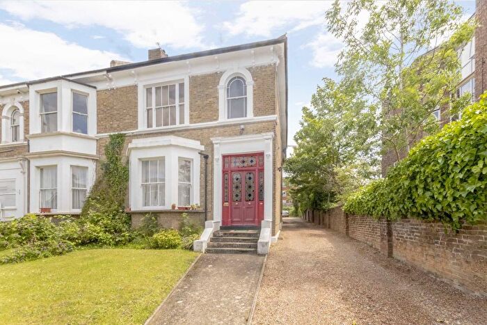 1 Bedroom Flat To Rent In Adelaide Road, Surbiton, KT6