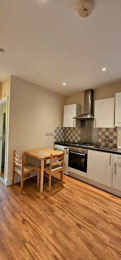 1 Bedroom Flat To Rent In Regent Close, London, N12