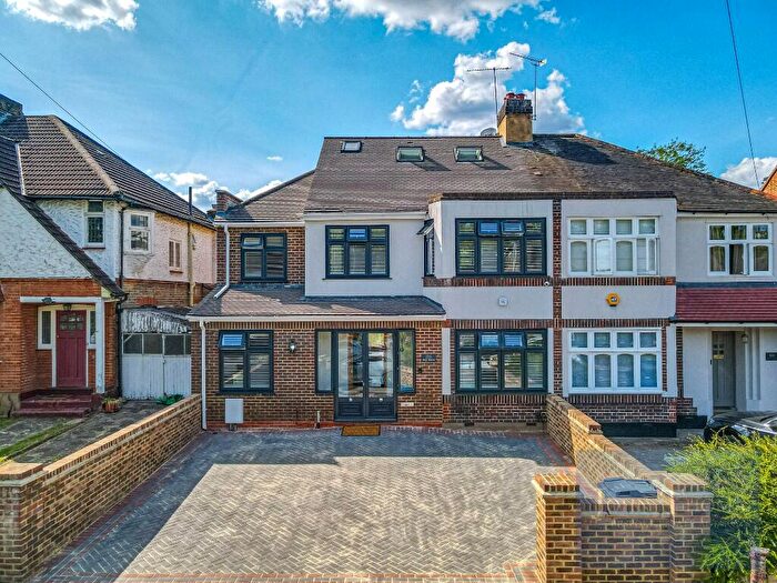 5 Bedroom Semi-Detached House For Sale In Kings Avenue, Woodford Green, Essex, IG8