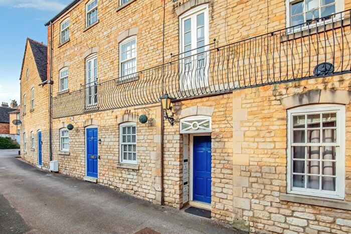 2 Bedroom Flat For Sale In All Saints Mews, Stamford, PE9