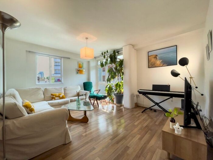 2 Bedroom Apartment To Rent In Gee Street, London, EC1V