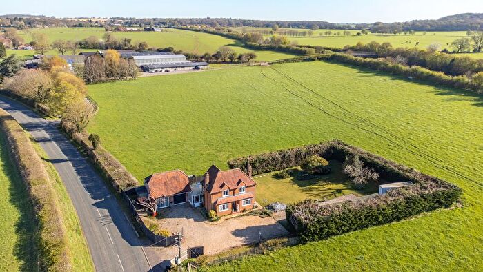 3 Bedroom Detached House For Sale In Oxford Road, Newbury, RG20