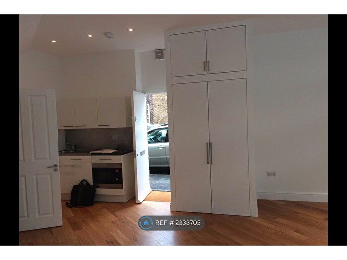 Studio To Rent In Westmoreland Road, London, SE17
