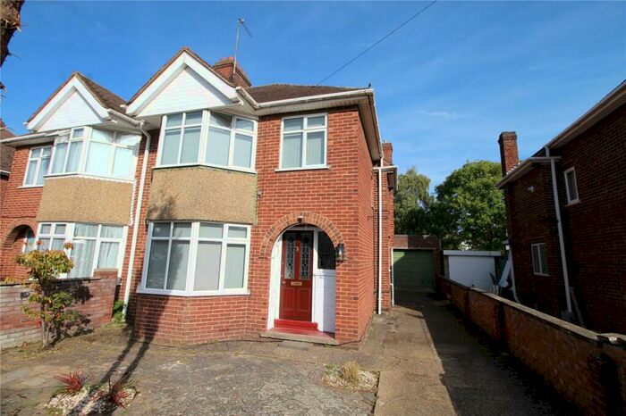 3 Bedroom Semi-Detached House To Rent In Chestnut Avenue, Bedford, Bedfordshire, MK40