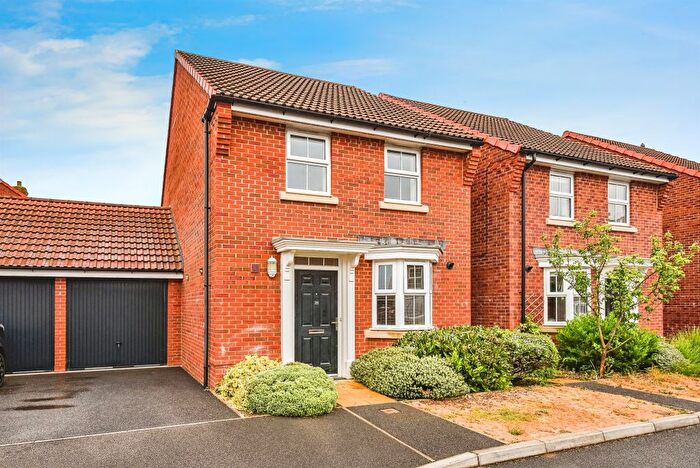 3 Bedroom Link Detached House For Sale In Dragonfly Close, Frome, BA11