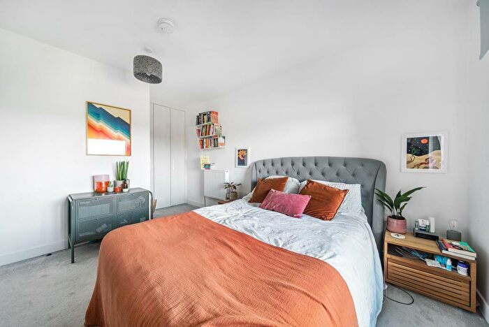 1 Bedroom Flat For Sale In Eastern Point, Edgware Road, NW9